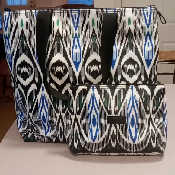 Chico's 40th Anniversary 2 piece Travel Tote & Pouch set in chic bold colors NWT - Picture 6 of 7